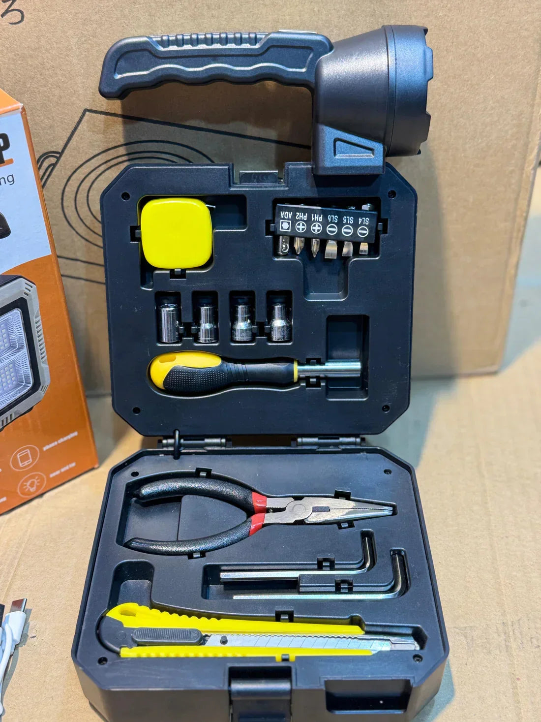 Lampe torche solaire LED rechargeable avec kit d'outils